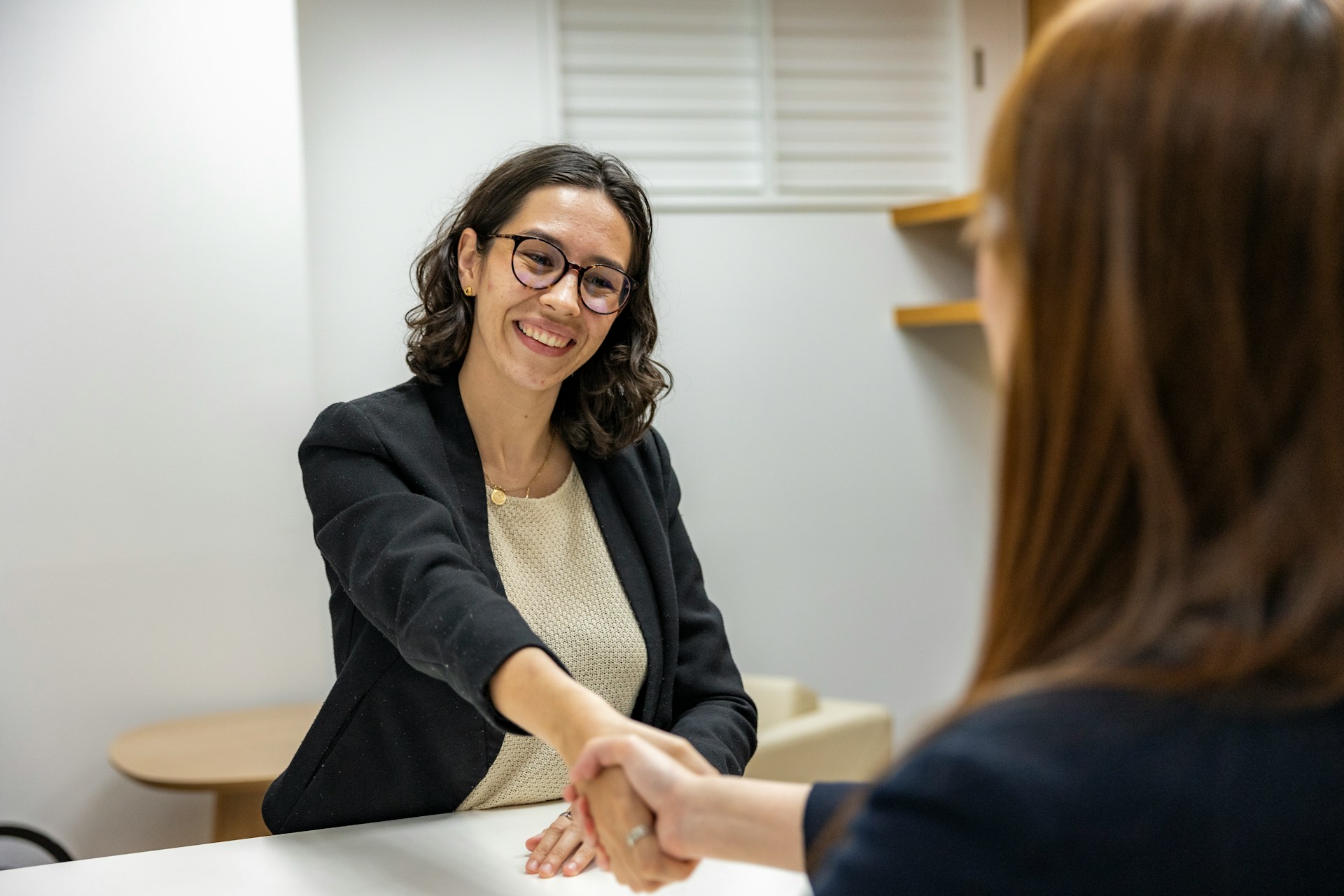 Reclutadores aplicando búsqueda de talento efectiva